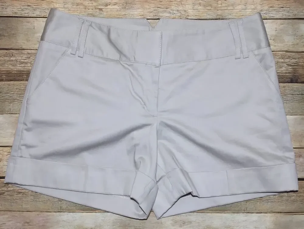 Express Womens Size 6 Ivory Solid Mid Rise Flat Front Shorts NWT
